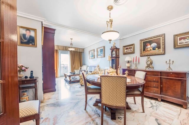 5 quarto Apartamento para venda em Triana Casco Antiguo, Sevilha cidade com garagem - 599 000 € (Ref: 9448470)