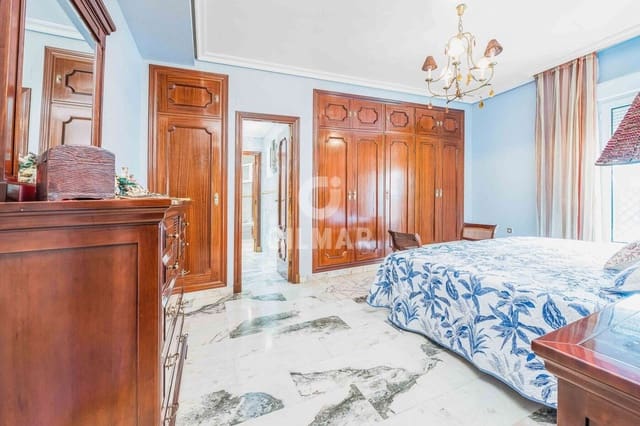 5 quarto Apartamento para venda em Triana Casco Antiguo, Sevilha cidade com garagem - 599 000 € (Ref: 9448470)