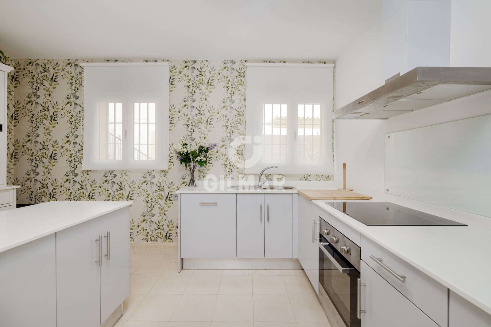 3 bedroom Flat for sale in Sotogrande with garage - € 550,000 (Ref: 9449389)