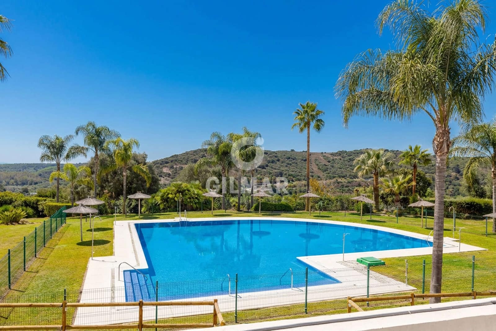 3 bedroom Flat for sale in Sotogrande with garage - € 550,000 (Ref: 9449389)