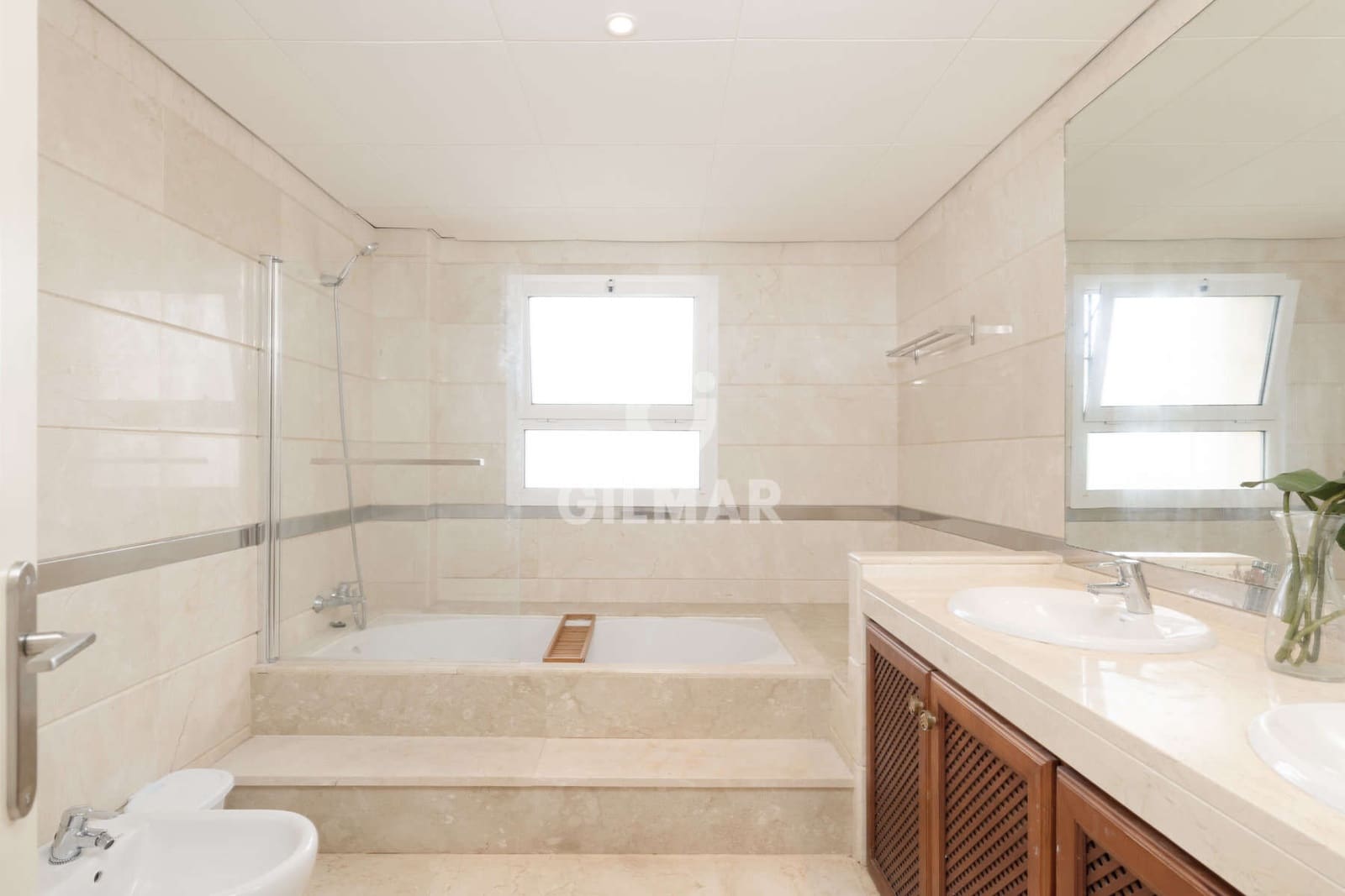 3 bedroom Flat for sale in Sotogrande with garage - € 550,000 (Ref: 9449389)