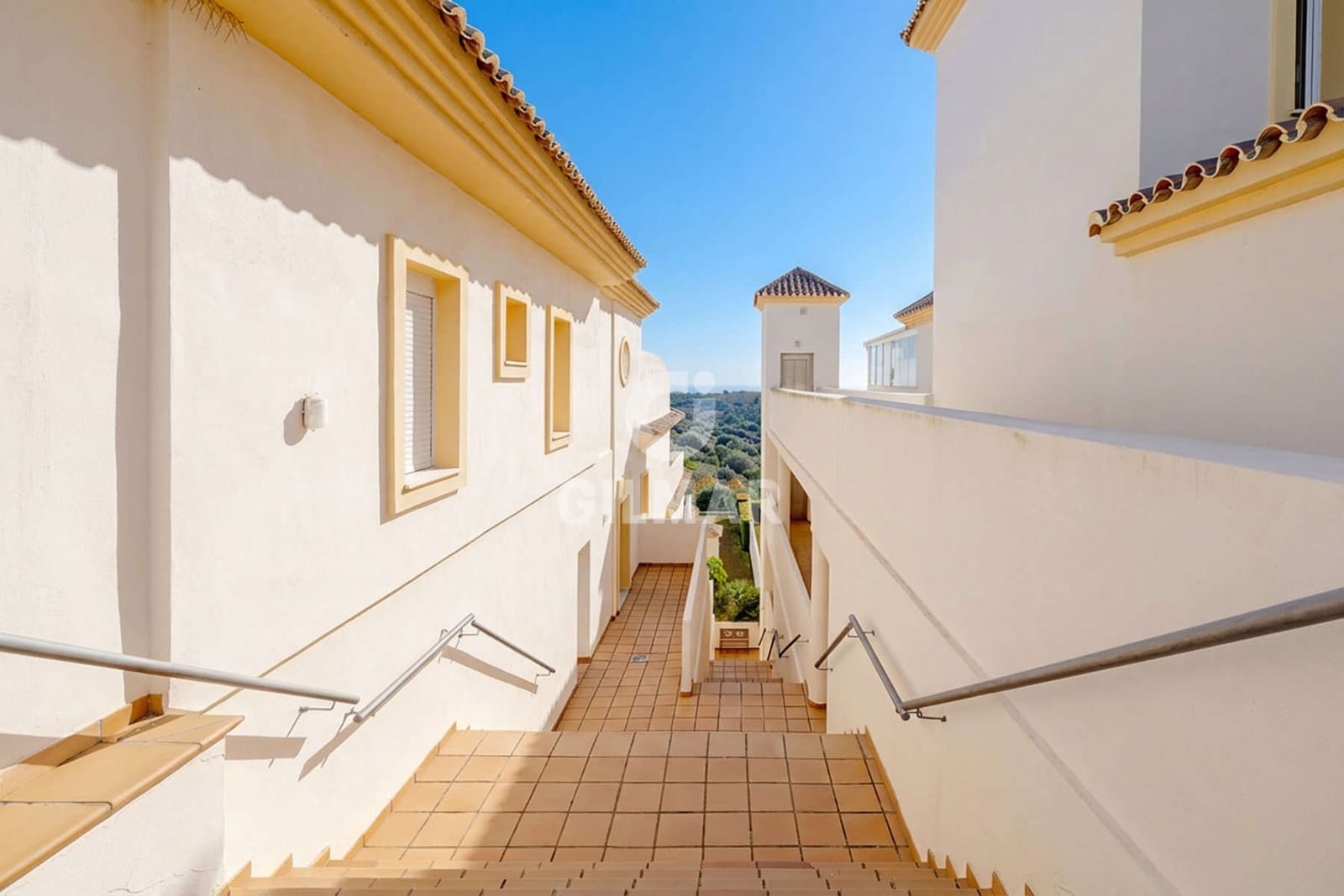 3 bedroom Flat for sale in Sotogrande with garage - € 550,000 (Ref: 9449389)