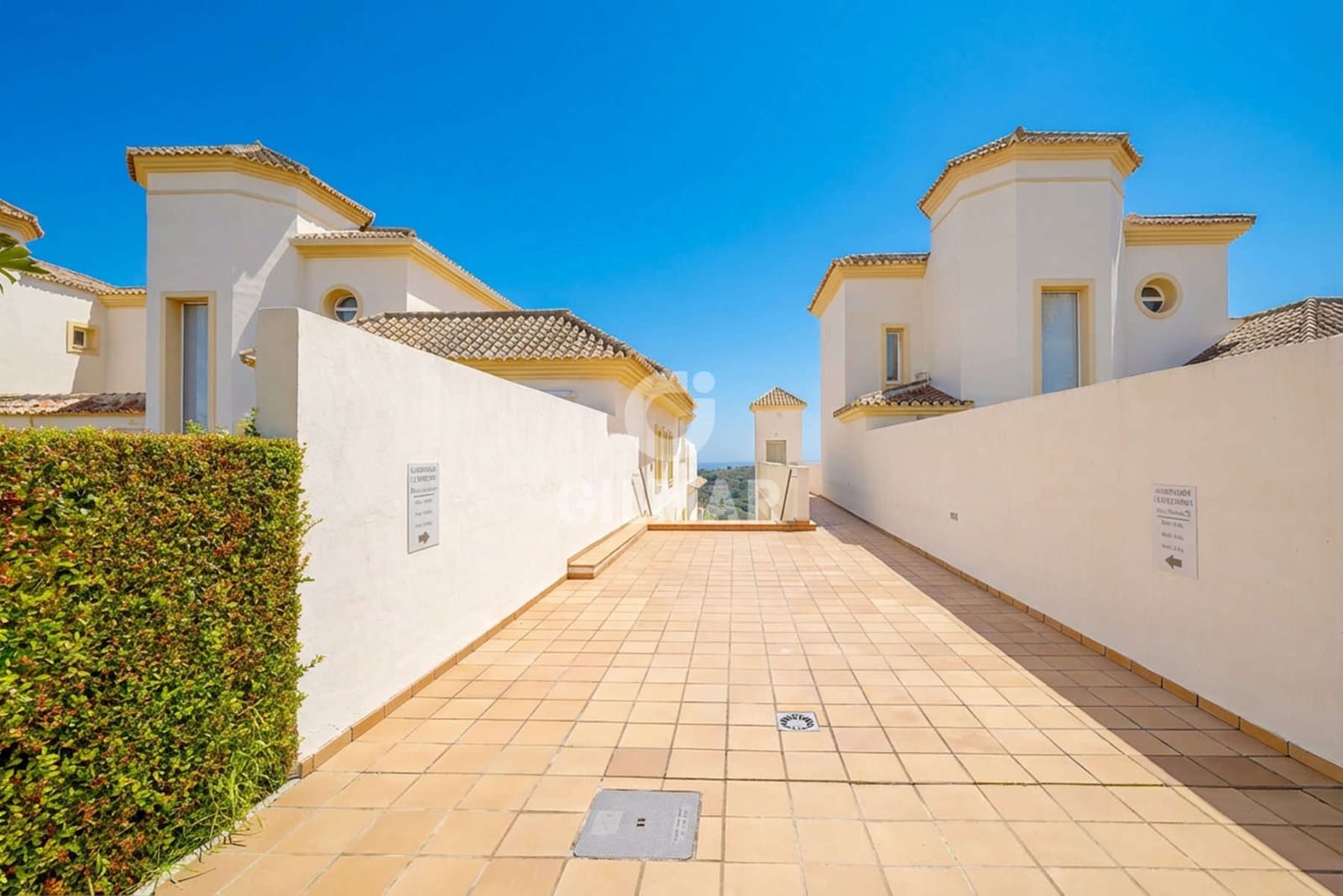 3 bedroom Flat for sale in Sotogrande with garage - € 550,000 (Ref: 9449389)