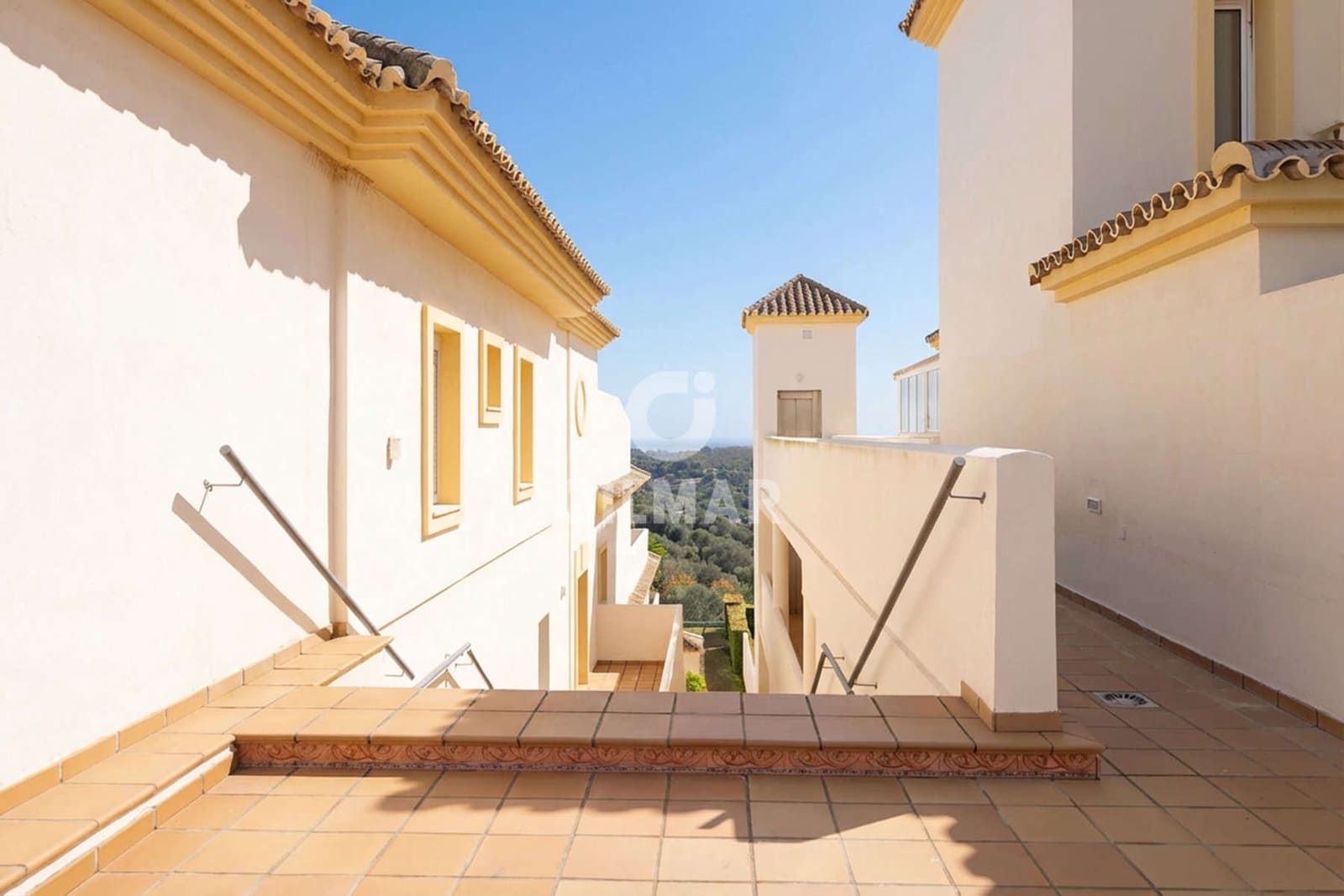 3 bedroom Flat for sale in Sotogrande with garage - € 550,000 (Ref: 9449389)
