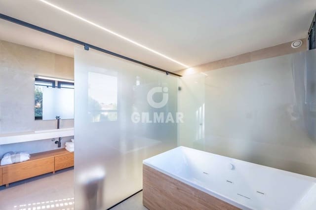 5 makuuhuone Huvila myytävänä paikassa Sotogrande Costa, San Roque mukana uima-altaan - 2 850 000 € (Ref: 9451420)