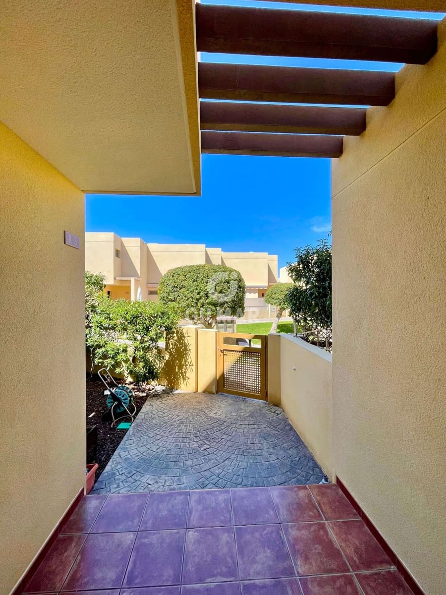 2 makuuhuone Rivitalo myytävänä paikassa La Tejita mukana uima-altaan 
autotalli - 589 000 € (Ref: 9451533)