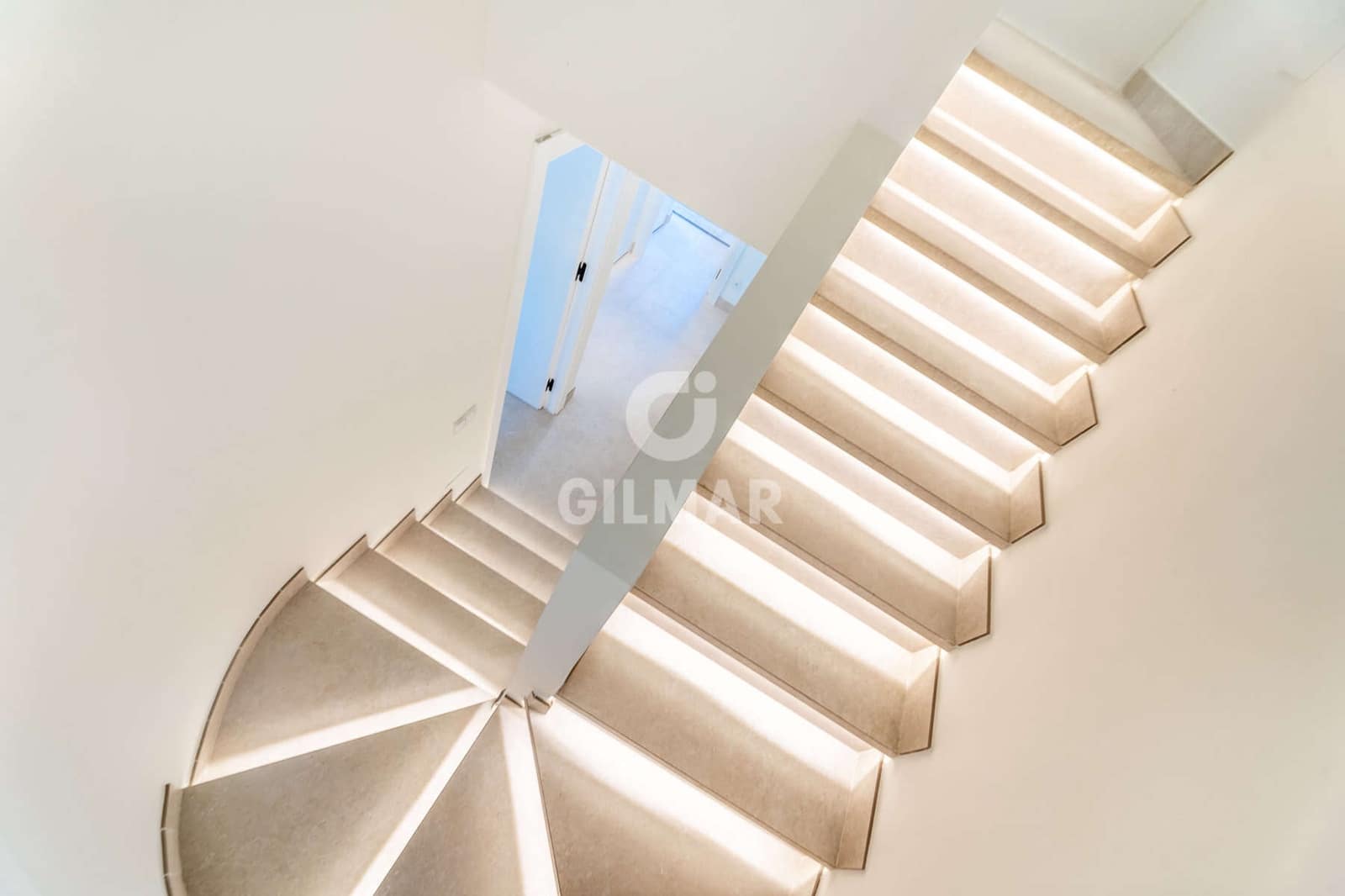 4 sypialnia Dom szeregowy na sprzedaż w El Paraiso - 2 599 000 € (Ref: 9451534)