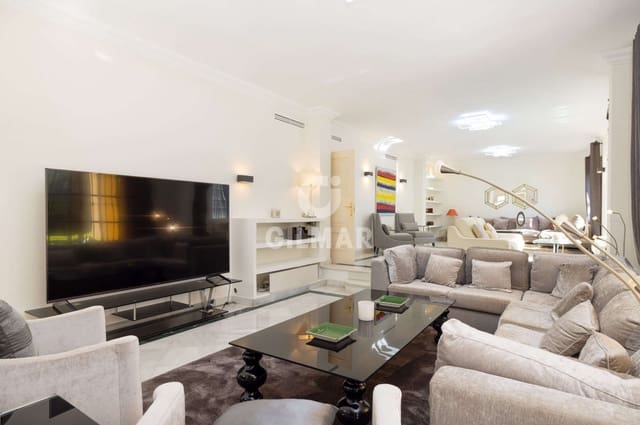 6 sovrum Villa till salu i Centro, Estepona med pool garage - 3 600 000 € (Ref: 9457868)