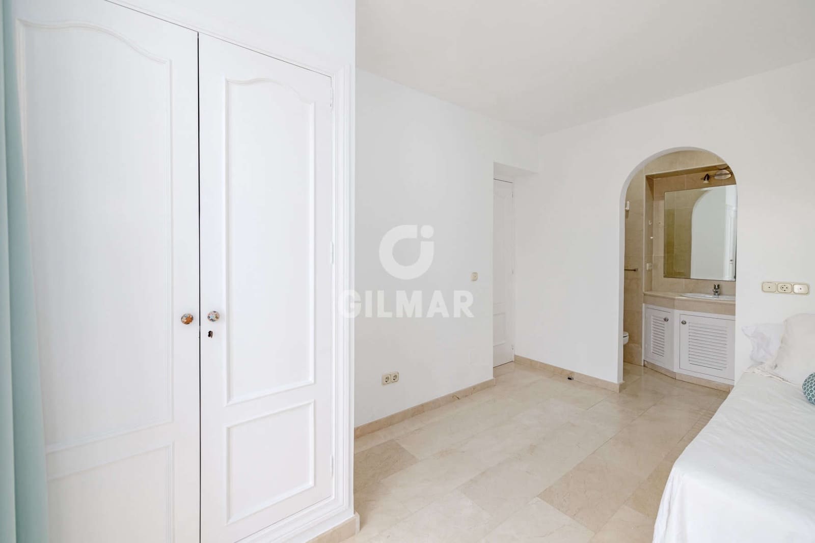 4 soveværelse Rækkehus til salg i New Golden Mile med swimmingpool - € 560.000 (Ref: 9457869)