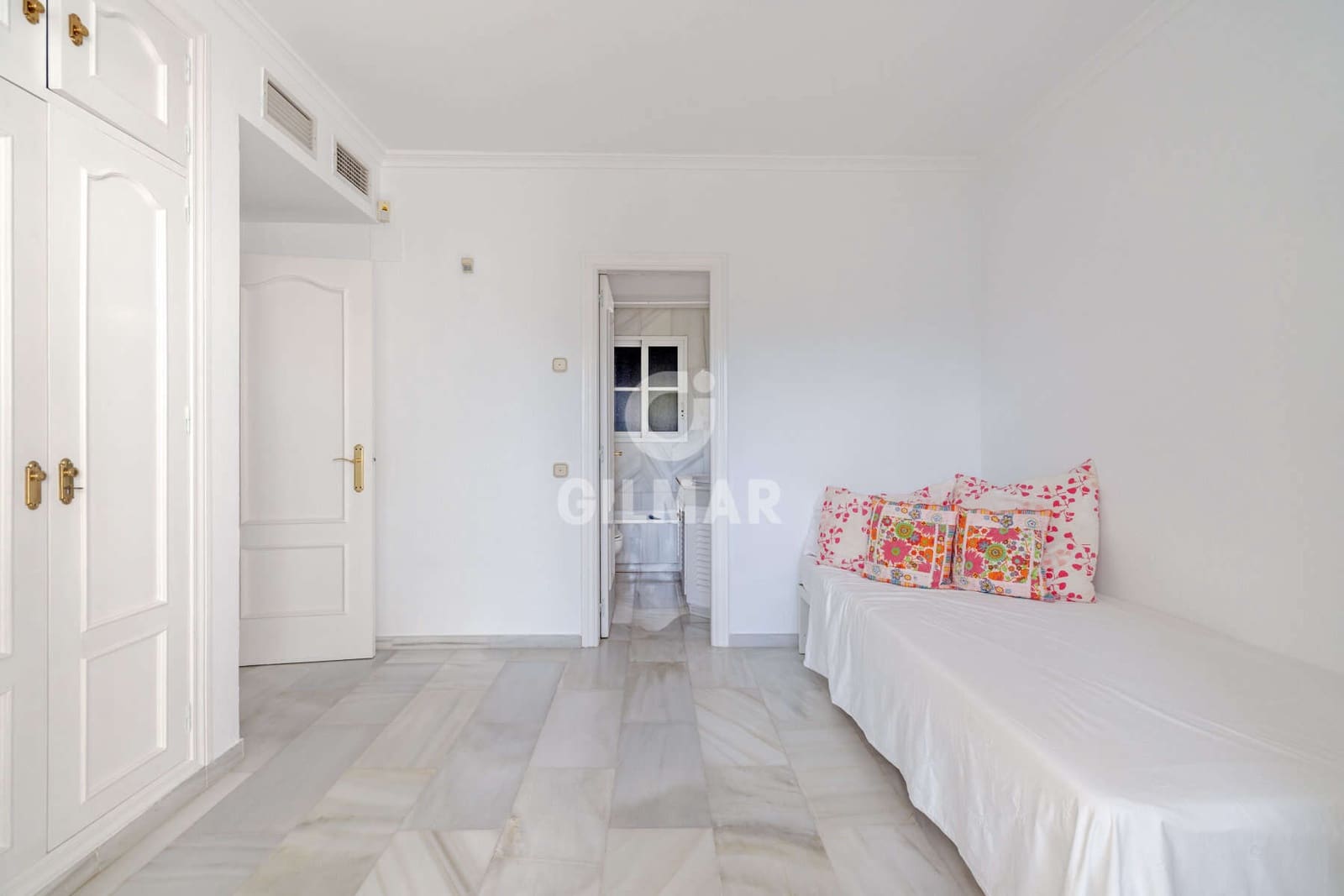 4 soveværelse Rækkehus til salg i New Golden Mile med swimmingpool - € 560.000 (Ref: 9457869)