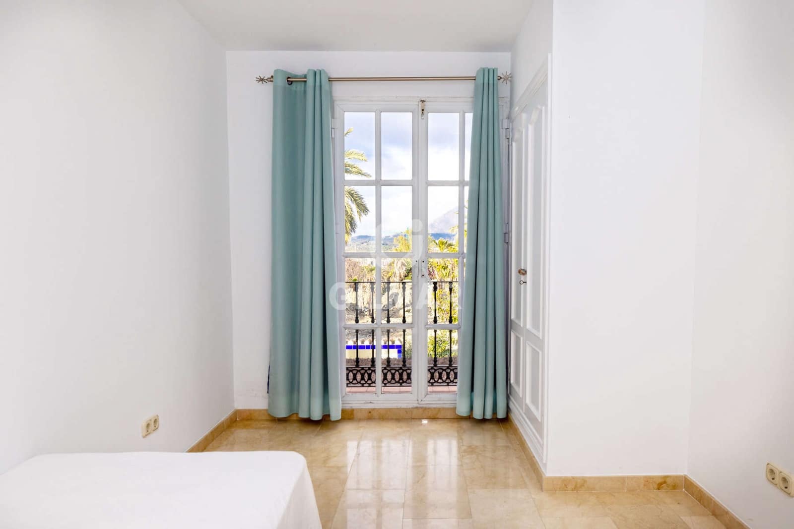 4 soveværelse Rækkehus til salg i New Golden Mile med swimmingpool - € 560.000 (Ref: 9457869)