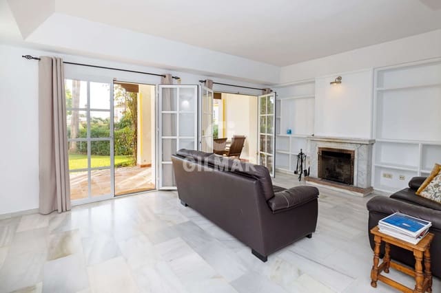 4 soveværelse Rækkehus til salg i Guadalmansa, Estepona med swimmingpool - € 560.000 (Ref: 9457869)