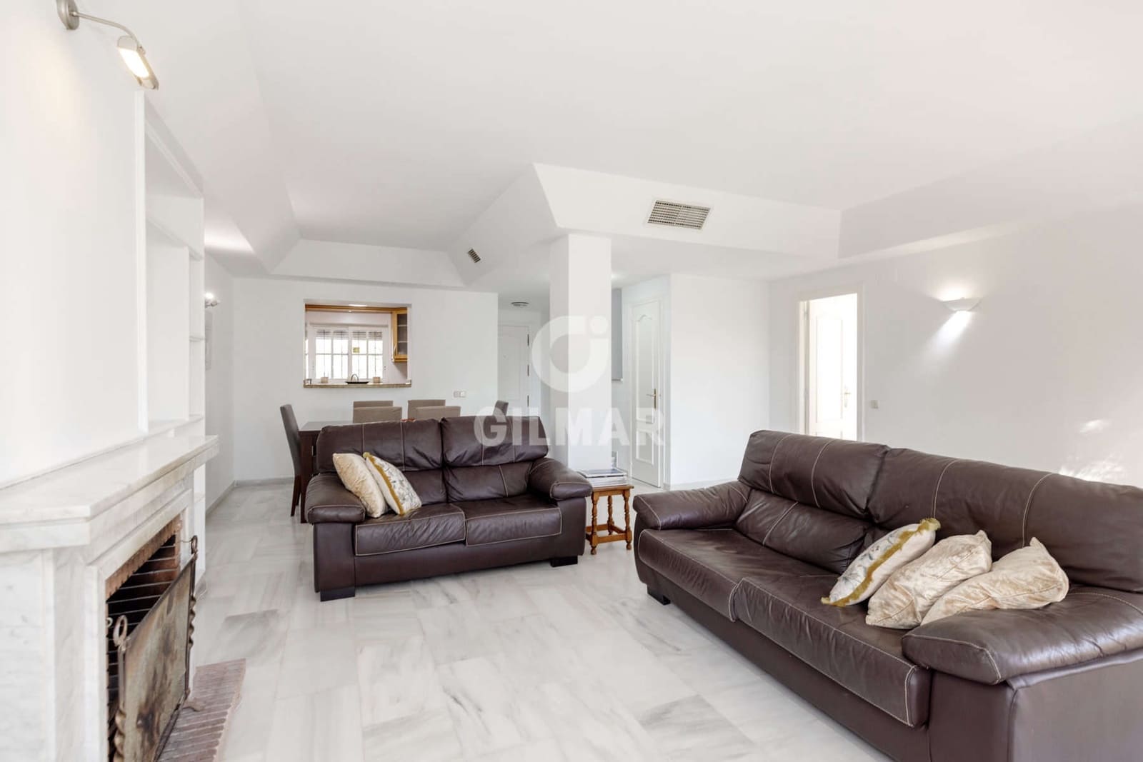 4 soveværelse Rækkehus til salg i New Golden Mile med swimmingpool - € 560.000 (Ref: 9457869)