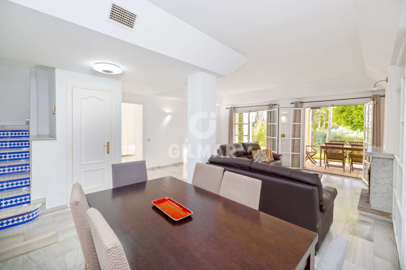 4 soveværelse Rækkehus til salg i New Golden Mile med swimmingpool - € 560.000 (Ref: 9457869)