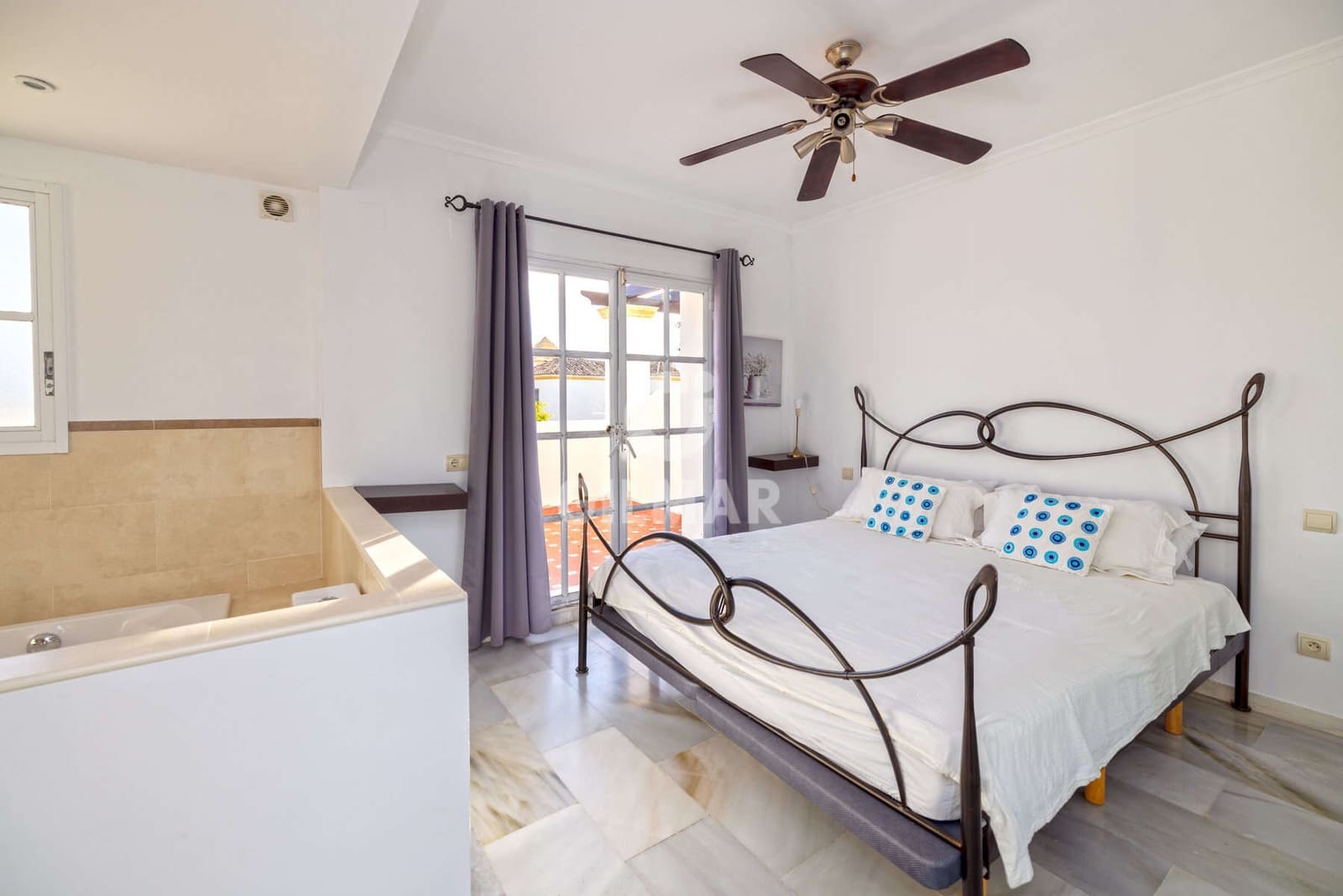 4 soveværelse Rækkehus til salg i New Golden Mile med swimmingpool - € 560.000 (Ref: 9457869)