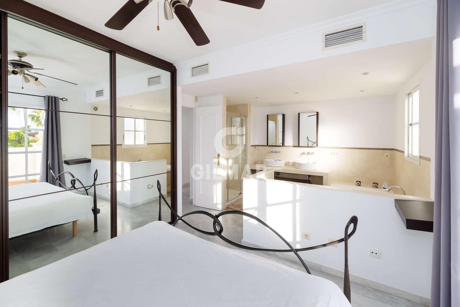 4 soveværelse Rækkehus til salg i New Golden Mile med swimmingpool - € 560.000 (Ref: 9457869)