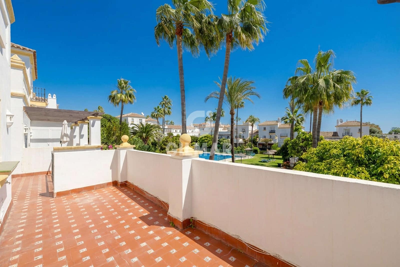 4 soveværelse Rækkehus til salg i New Golden Mile med swimmingpool - € 560.000 (Ref: 9457869)