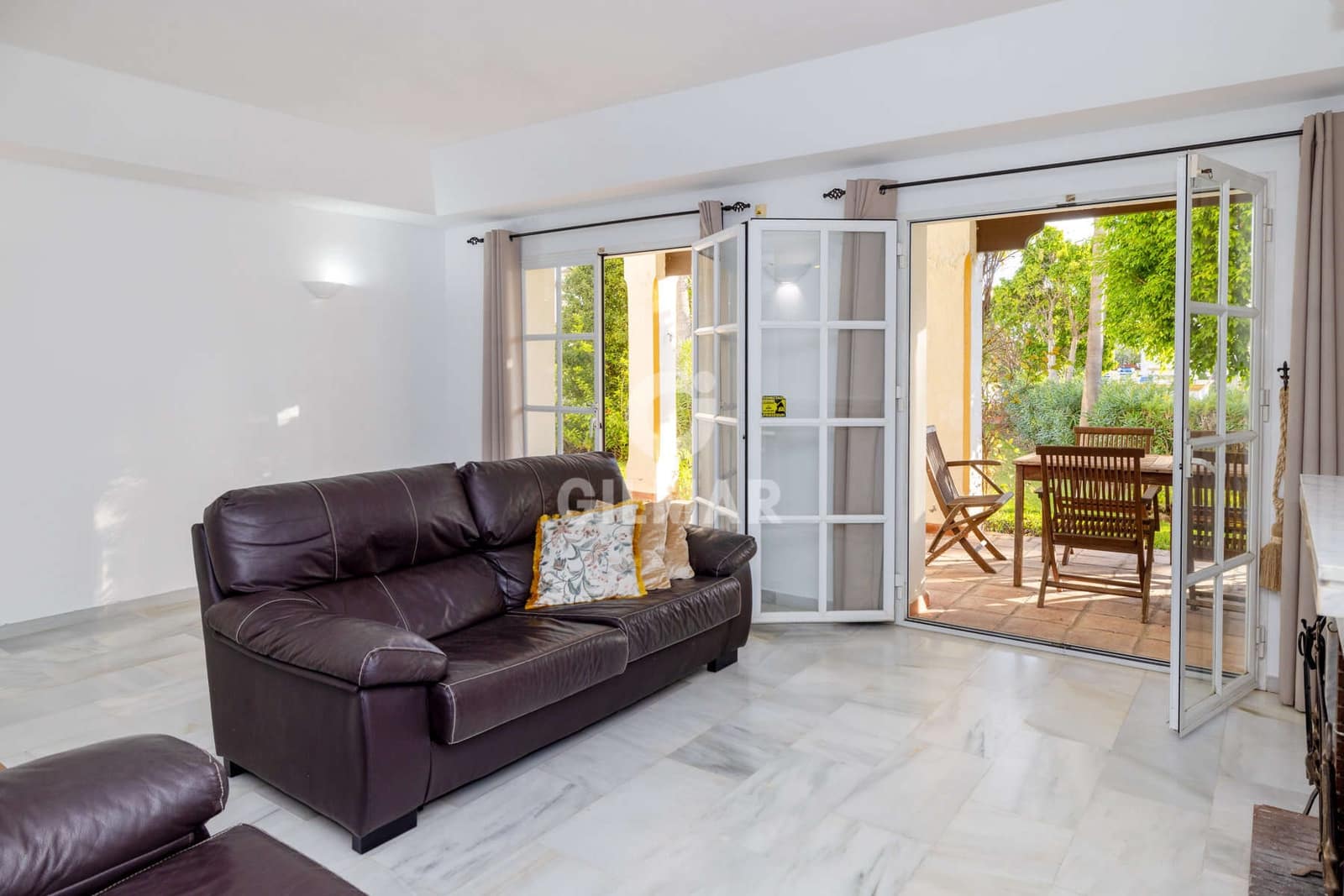 4 soveværelse Rækkehus til salg i New Golden Mile med swimmingpool - € 560.000 (Ref: 9457869)