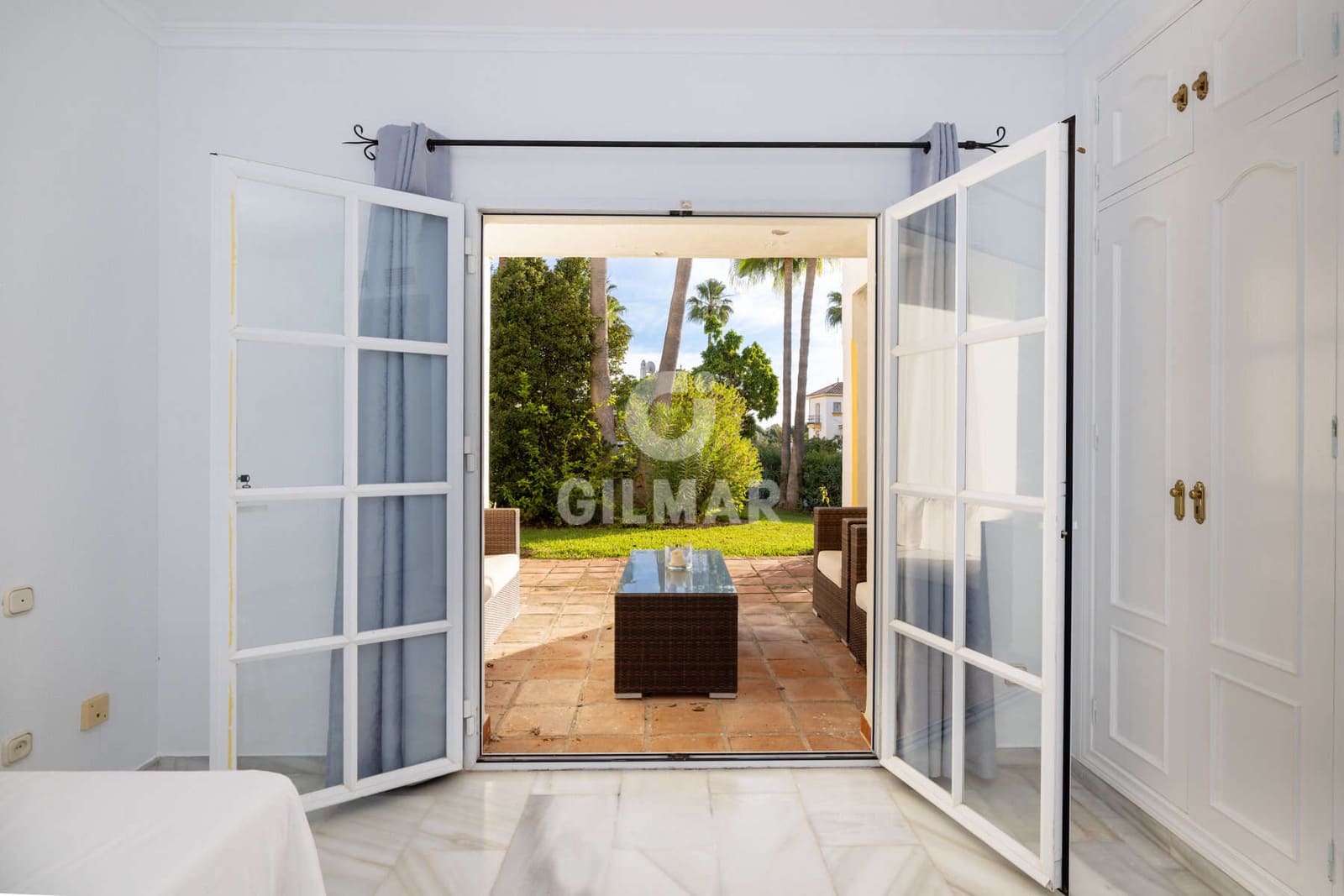 4 soveværelse Rækkehus til salg i New Golden Mile med swimmingpool - € 560.000 (Ref: 9457869)