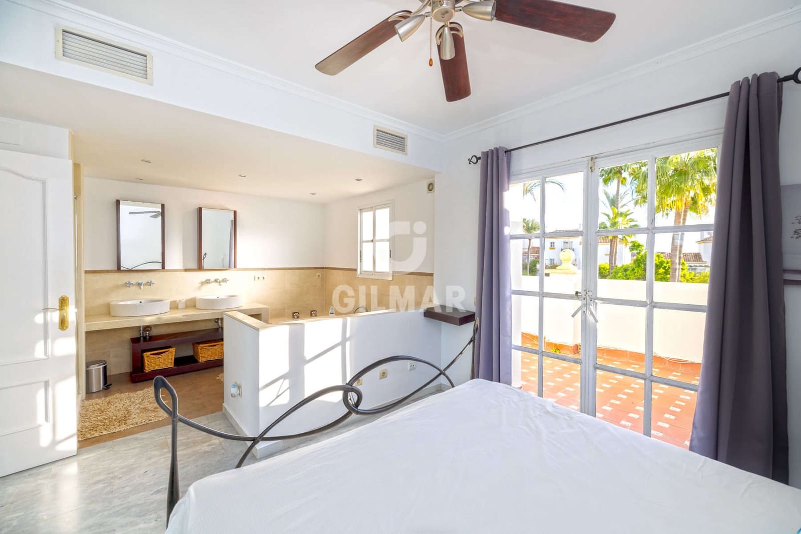 4 soveværelse Rækkehus til salg i New Golden Mile med swimmingpool - € 560.000 (Ref: 9457869)