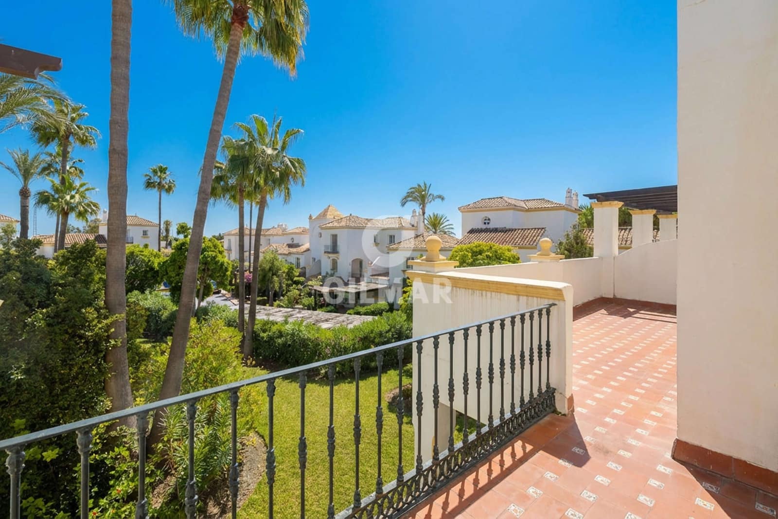 4 soveværelse Rækkehus til salg i New Golden Mile med swimmingpool - € 560.000 (Ref: 9457869)