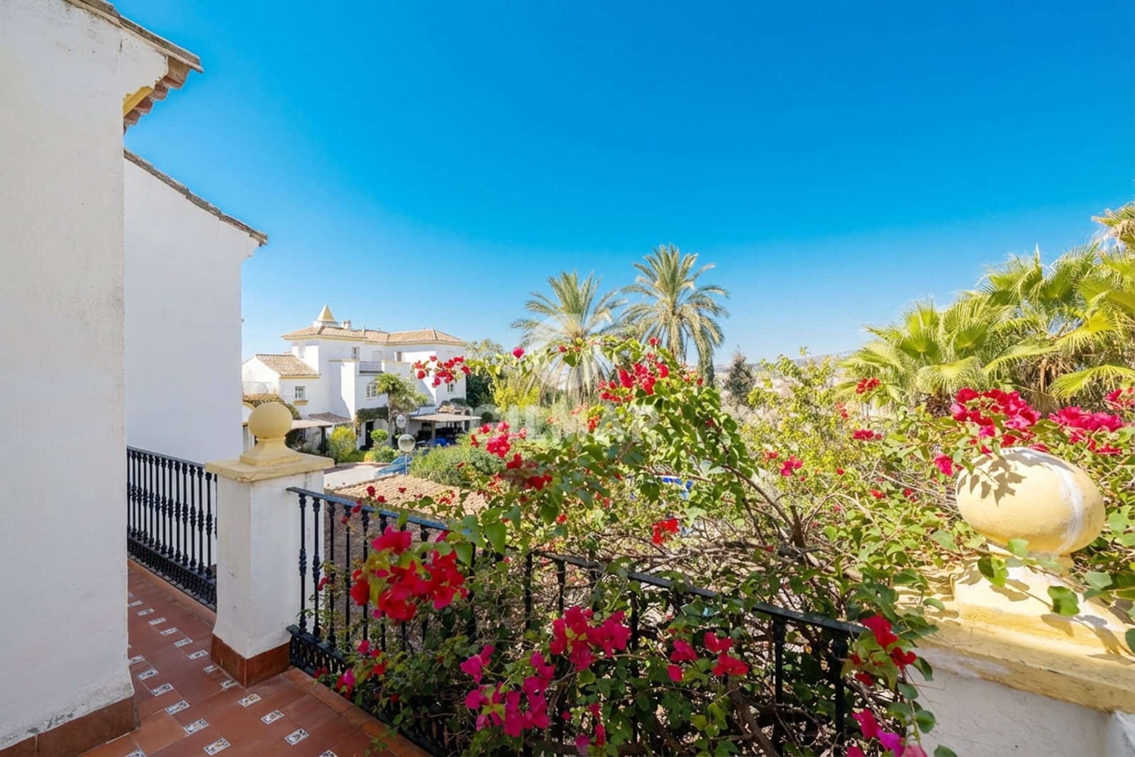 4 soveværelse Rækkehus til salg i New Golden Mile med swimmingpool - € 560.000 (Ref: 9457869)