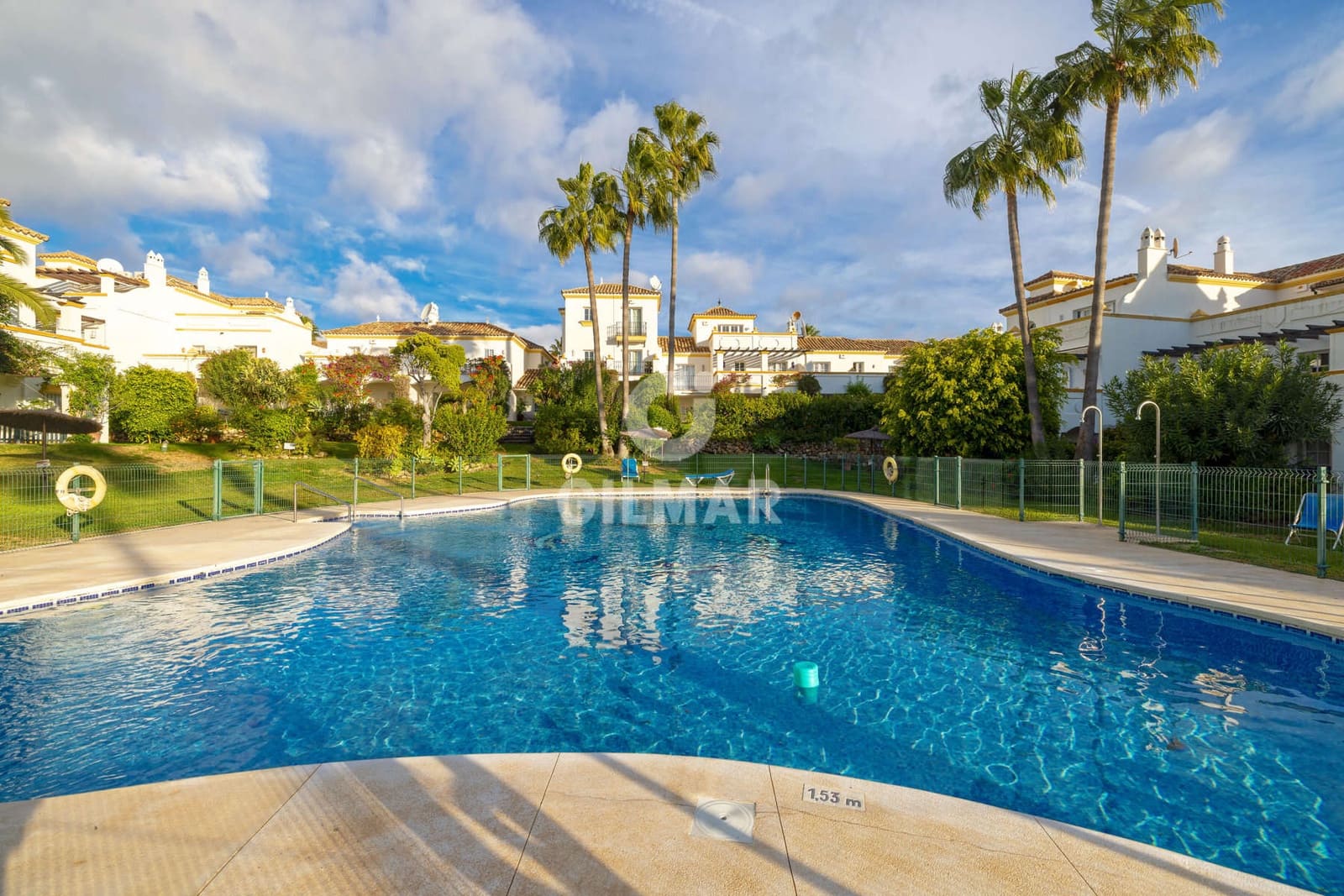 4 soveværelse Rækkehus til salg i New Golden Mile med swimmingpool - € 560.000 (Ref: 9457869)