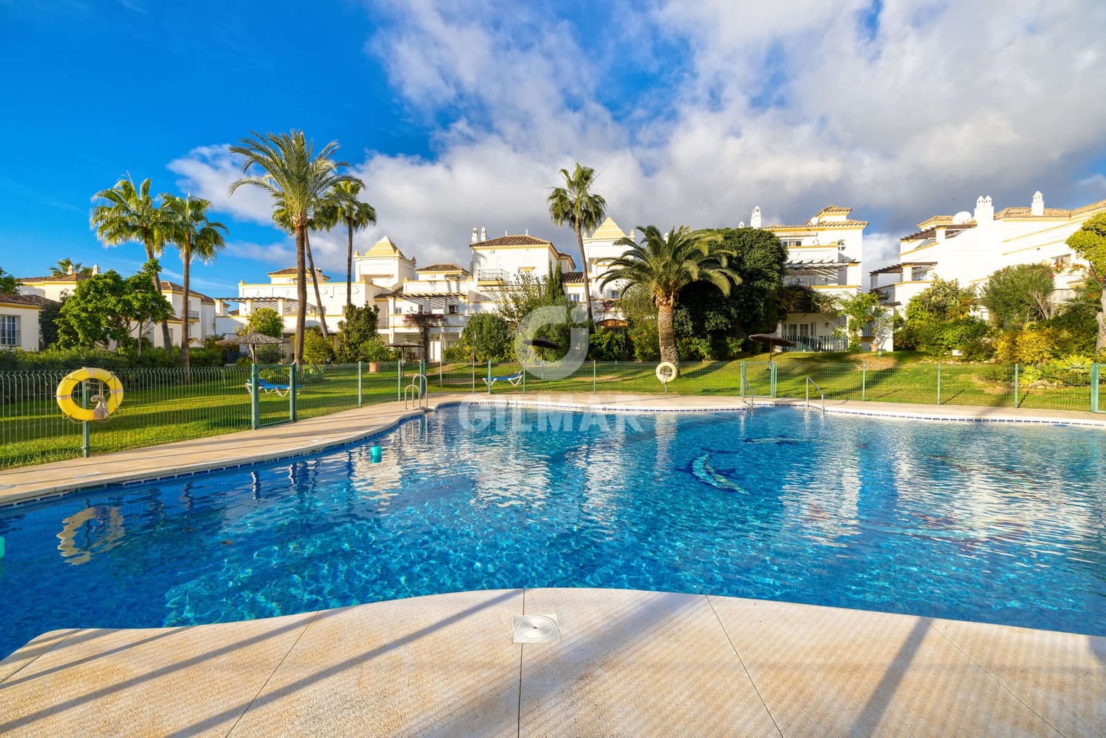 4 soveværelse Rækkehus til salg i New Golden Mile med swimmingpool - € 560.000 (Ref: 9457869)