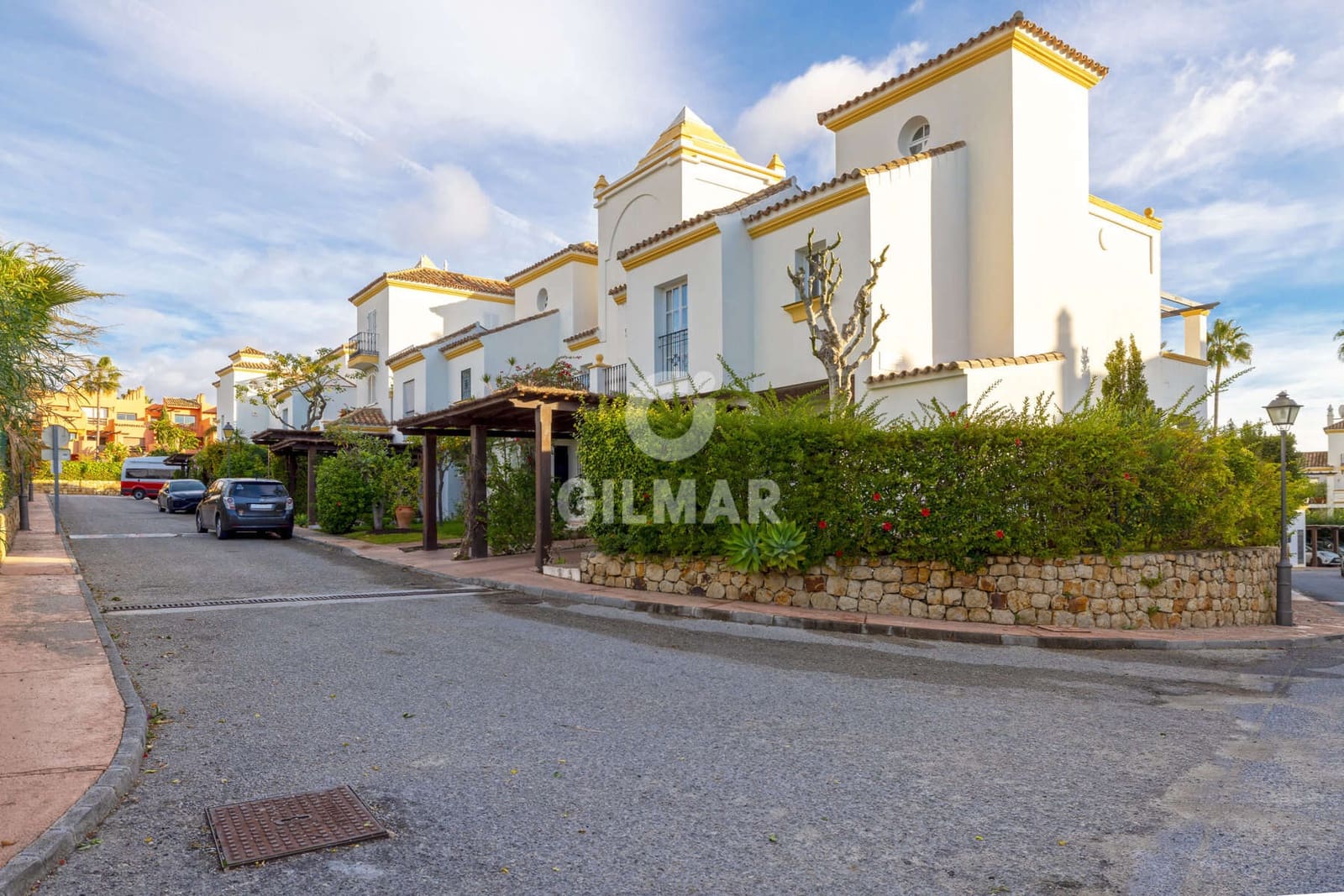 4 soveværelse Rækkehus til salg i New Golden Mile med swimmingpool - € 560.000 (Ref: 9457869)