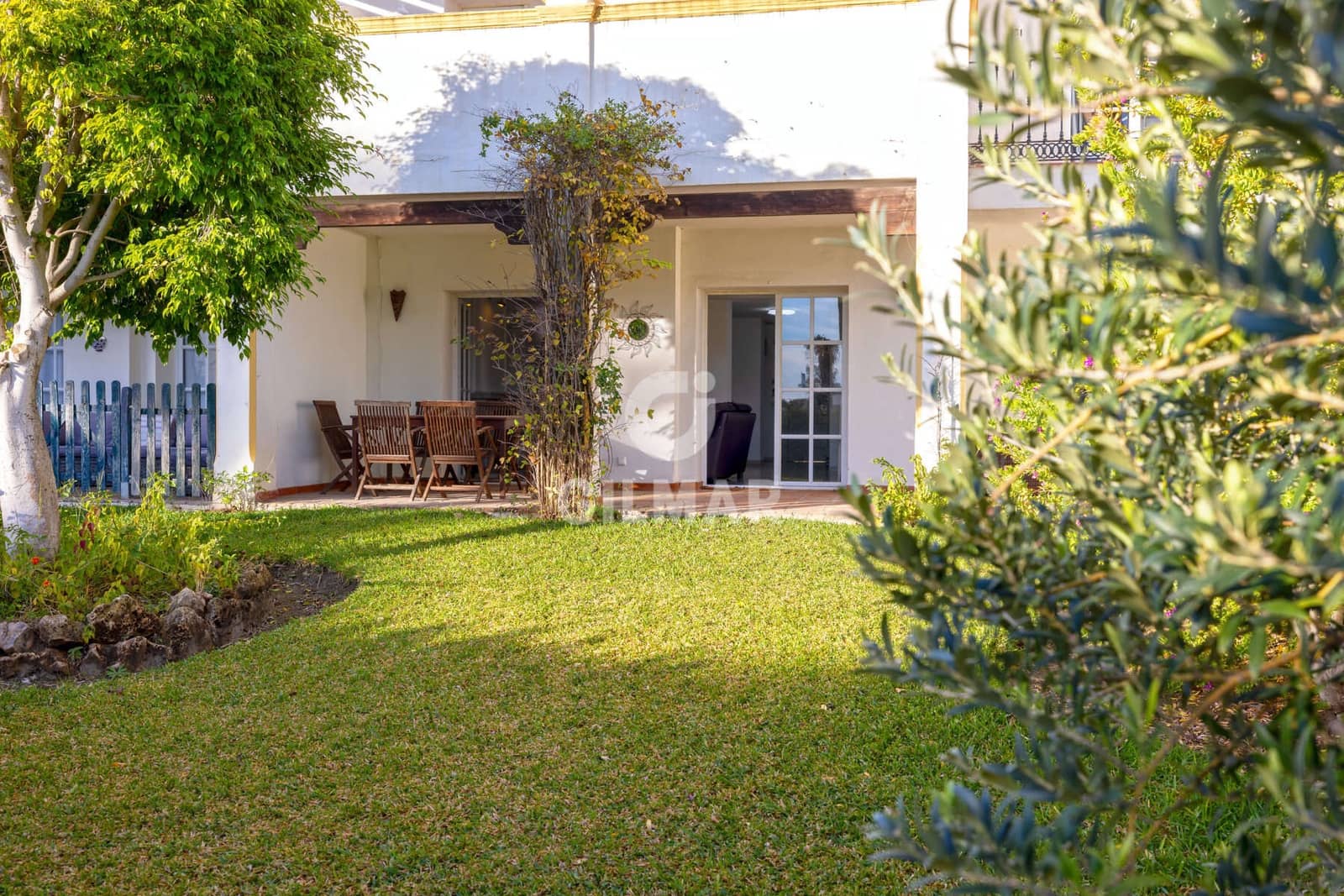 4 soveværelse Rækkehus til salg i New Golden Mile med swimmingpool - € 560.000 (Ref: 9457869)