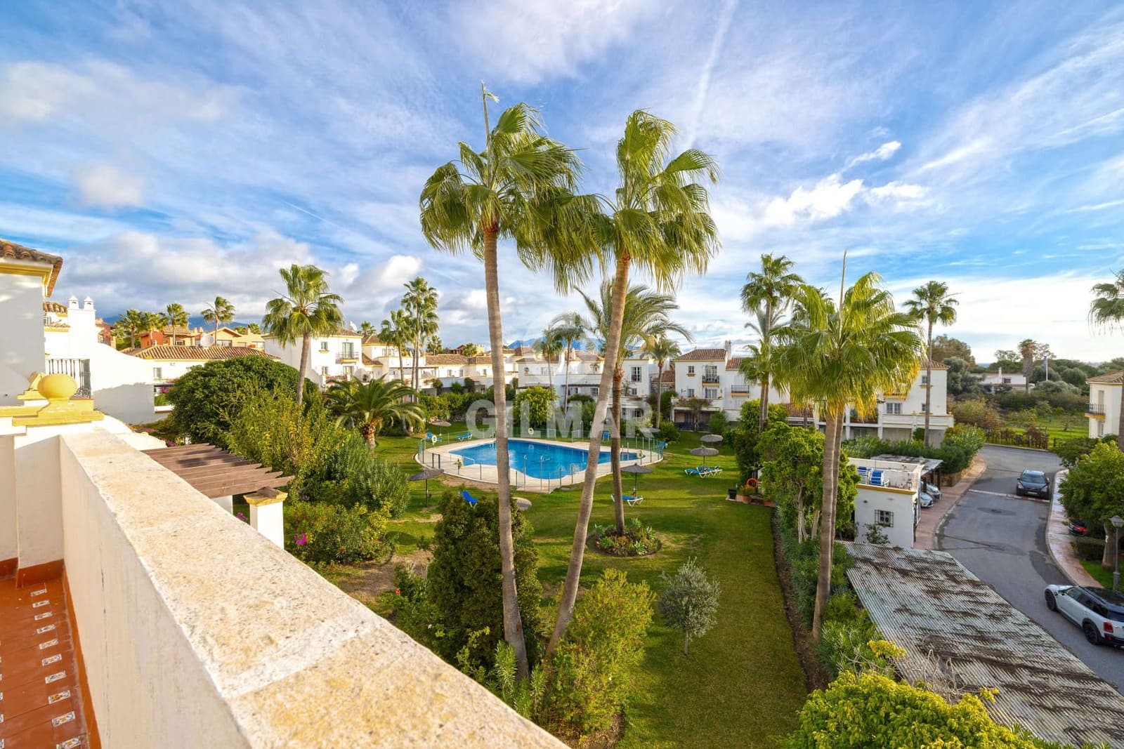 4 soveværelse Rækkehus til salg i New Golden Mile med swimmingpool - € 560.000 (Ref: 9457869)