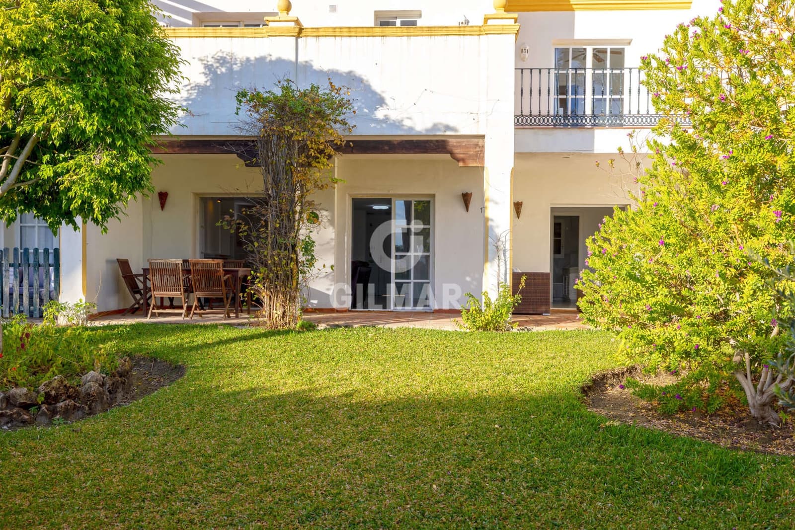 4 soveværelse Rækkehus til salg i New Golden Mile med swimmingpool - € 560.000 (Ref: 9457869)