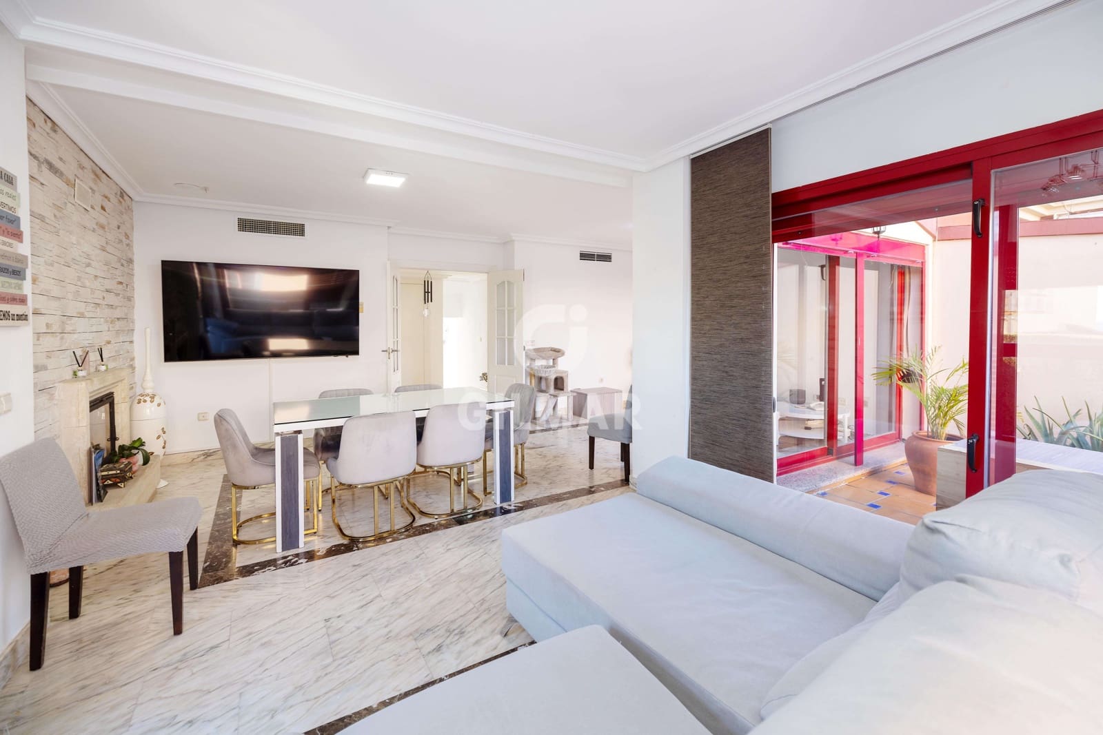 Adosado de 5 habitaciones en Torrequebrada en venta - 741.000 € (Ref: 9459510)