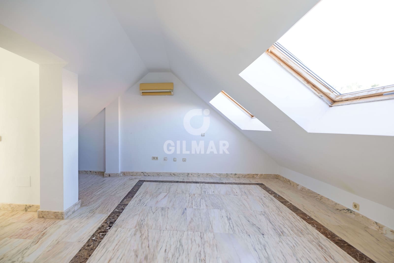 Adosado de 5 habitaciones en Torrequebrada en venta - 741.000 € (Ref: 9459510)