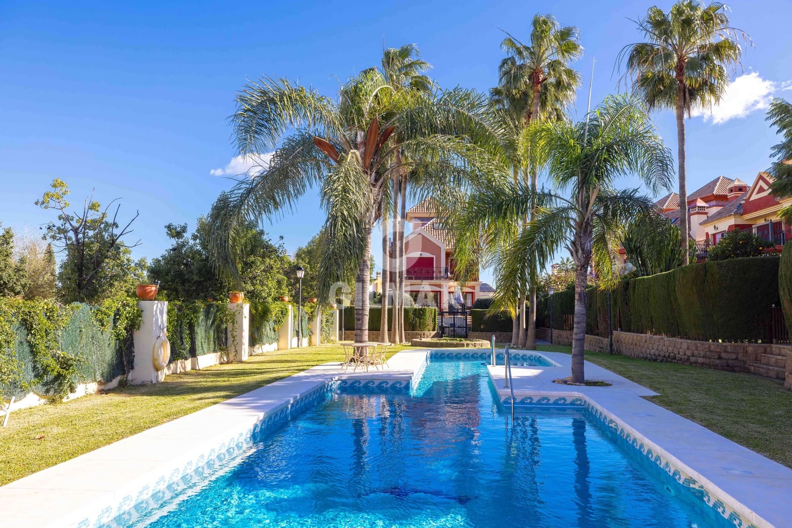 Adosado de 5 habitaciones en Torrequebrada en venta - 741.000 € (Ref: 9459510)