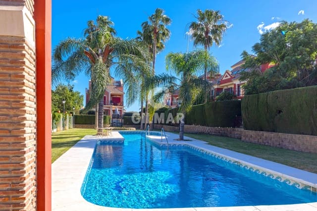 Adosado de 5 habitaciones en Cortijo Torrequebrada, Benalmádena en venta - 741.000 € (Ref: 9459510)