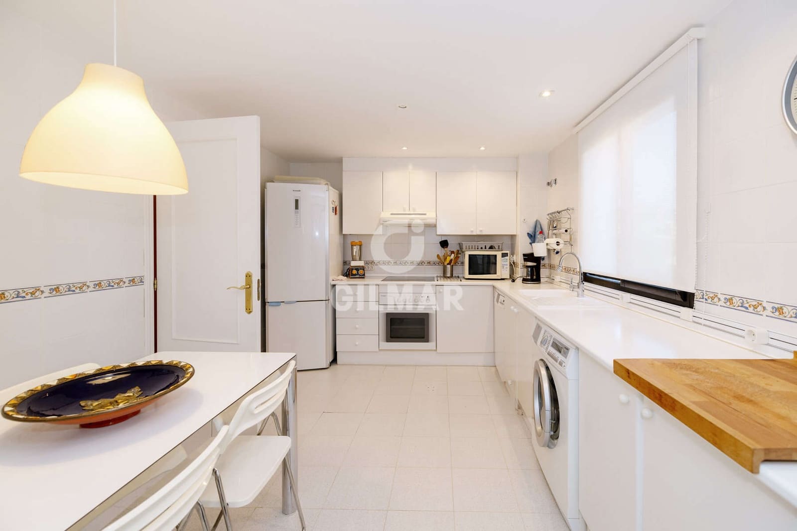 3 bedroom Flat for sale in Estepona with garage - € 490,000 (Ref: 9476269)