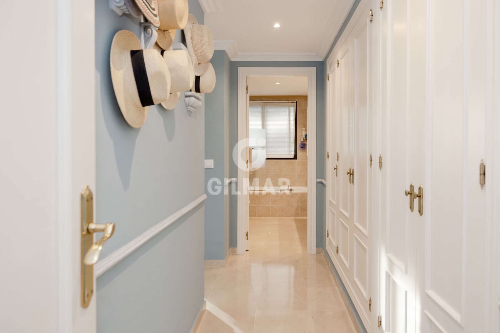 3 bedroom Flat for sale in Estepona with garage - € 490,000 (Ref: 9476269)