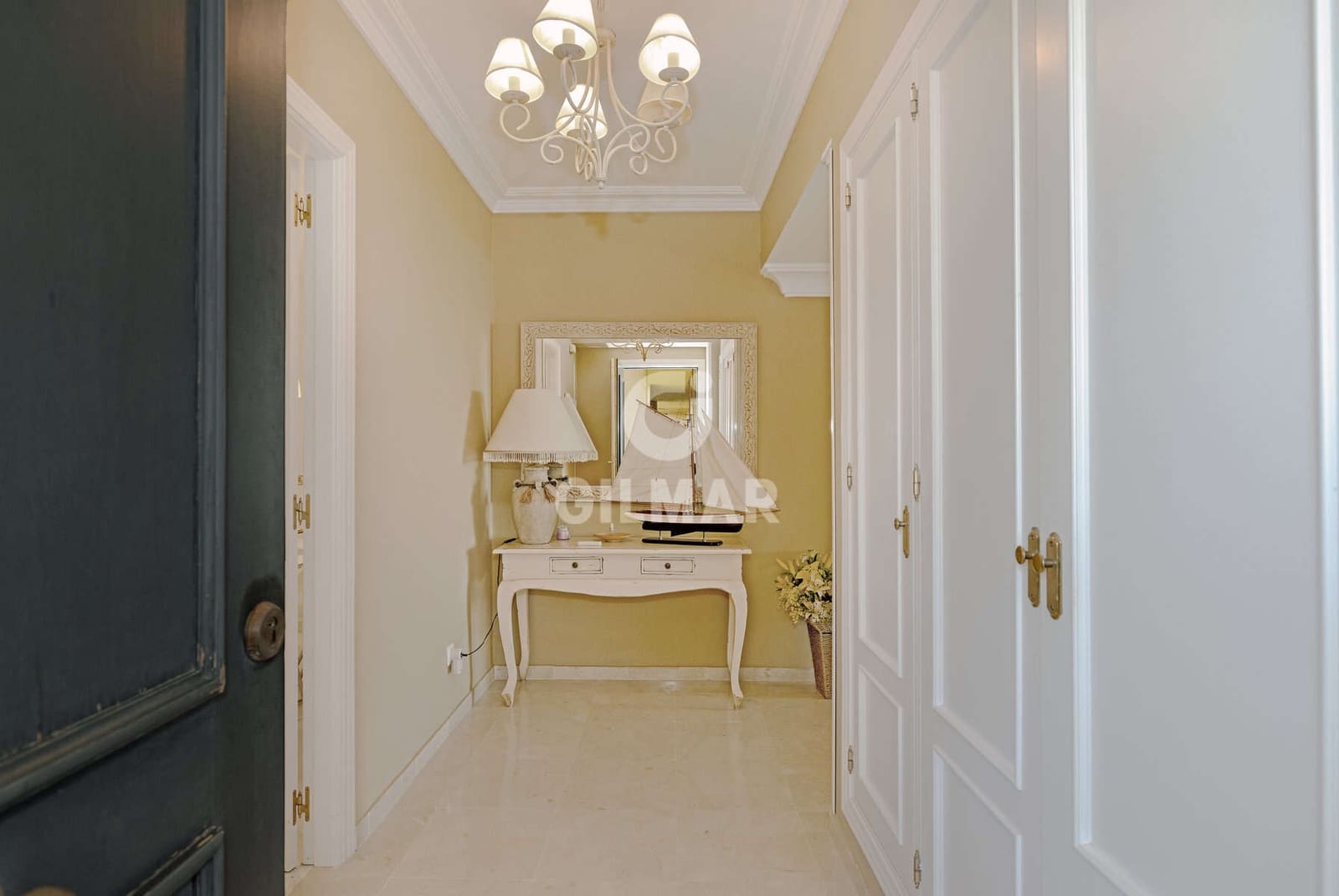 3 bedroom Flat for sale in Estepona with garage - € 490,000 (Ref: 9476269)