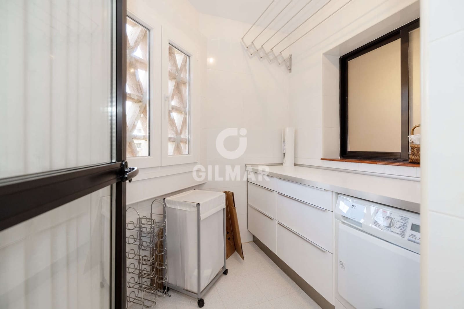 3 bedroom Flat for sale in Estepona with garage - € 490,000 (Ref: 9476269)