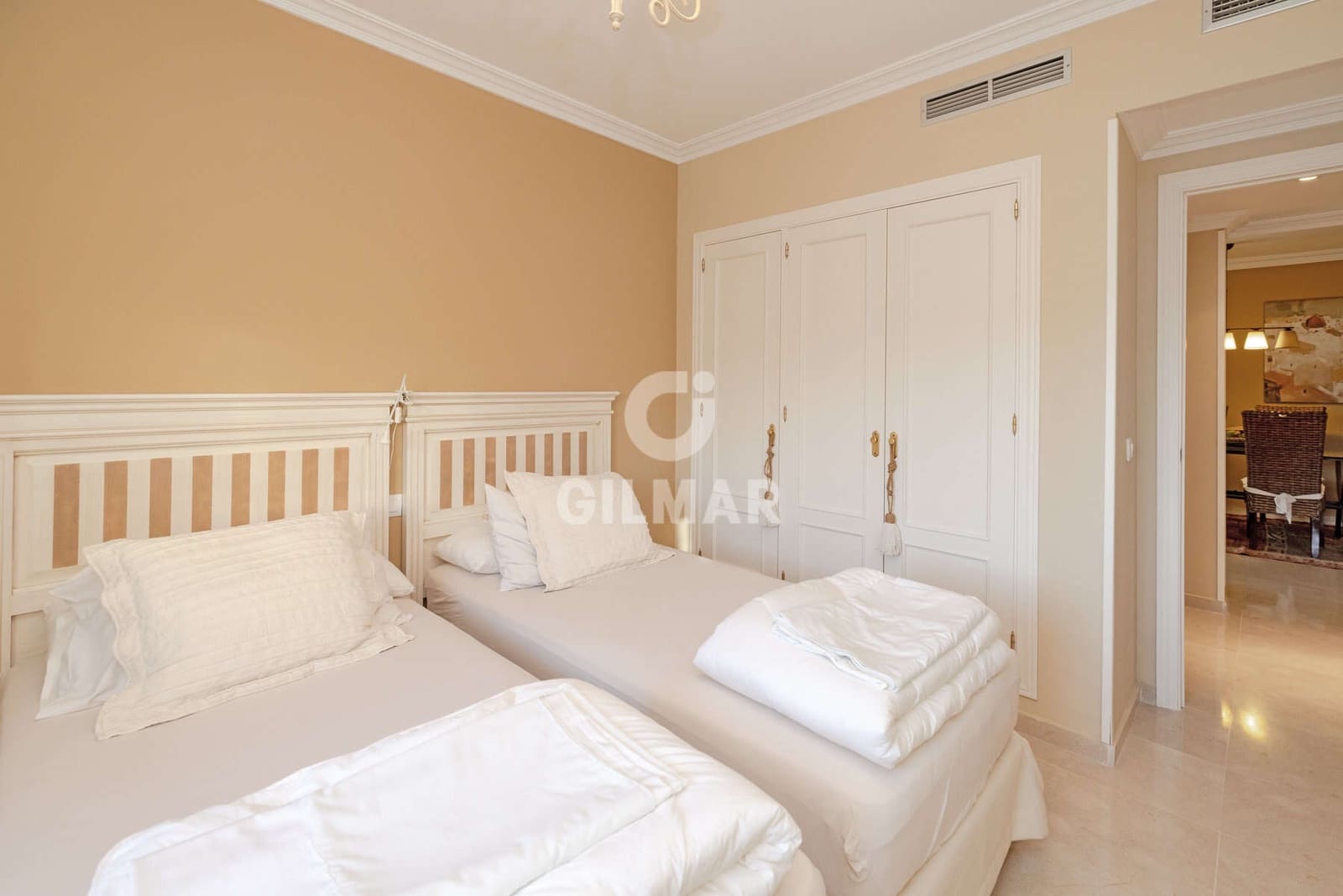 3 bedroom Flat for sale in Estepona with garage - € 490,000 (Ref: 9476269)