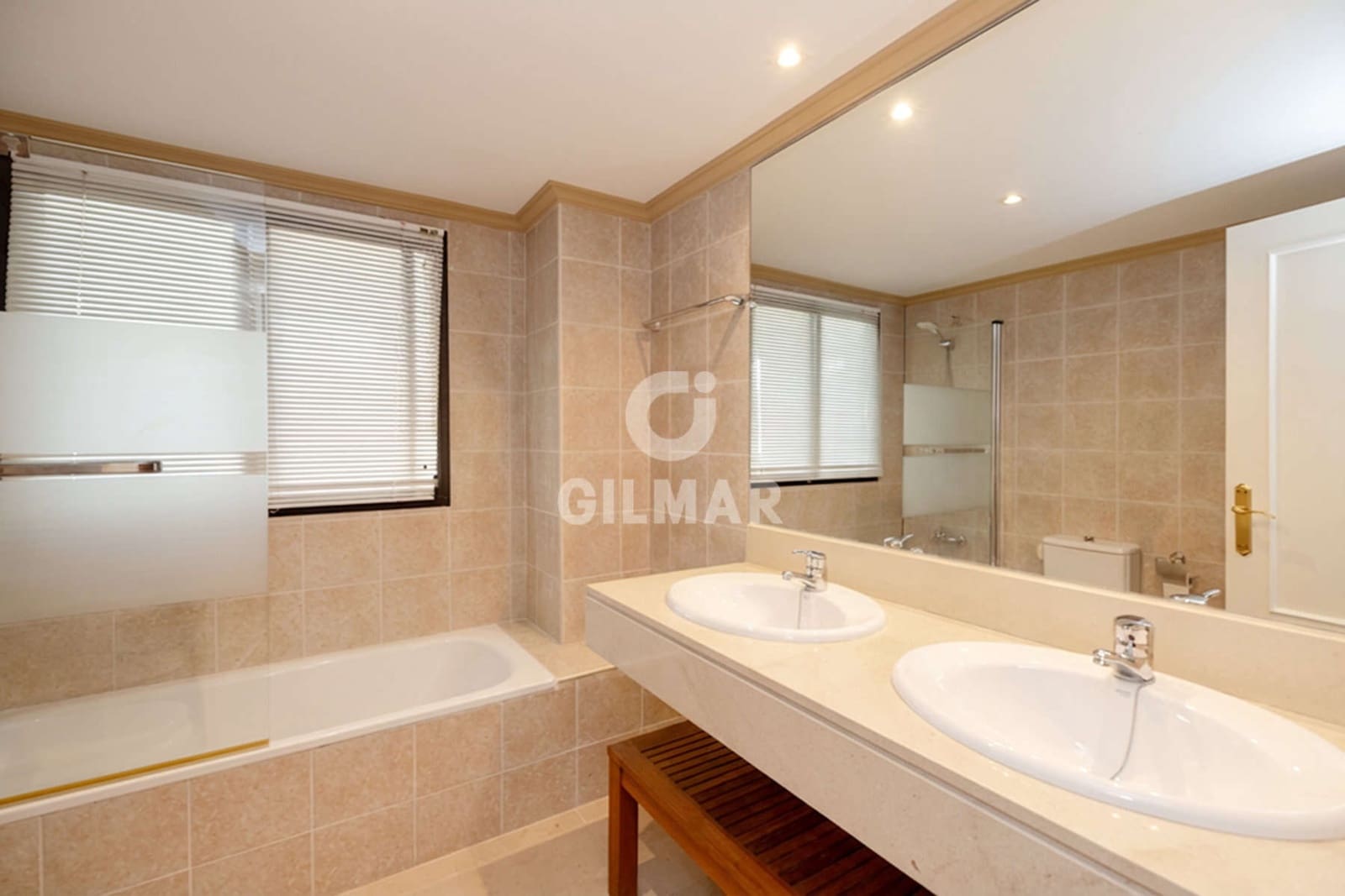 3 bedroom Flat for sale in Estepona with garage - € 490,000 (Ref: 9476269)