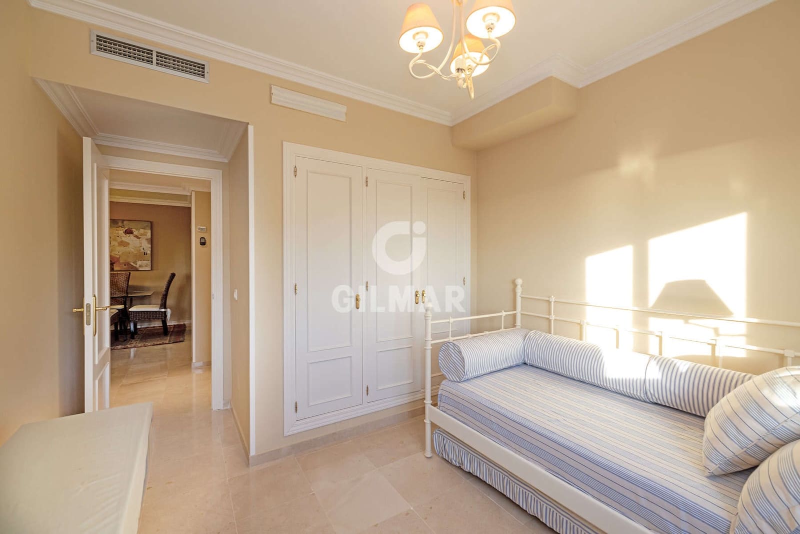 3 bedroom Flat for sale in Estepona with garage - € 490,000 (Ref: 9476269)