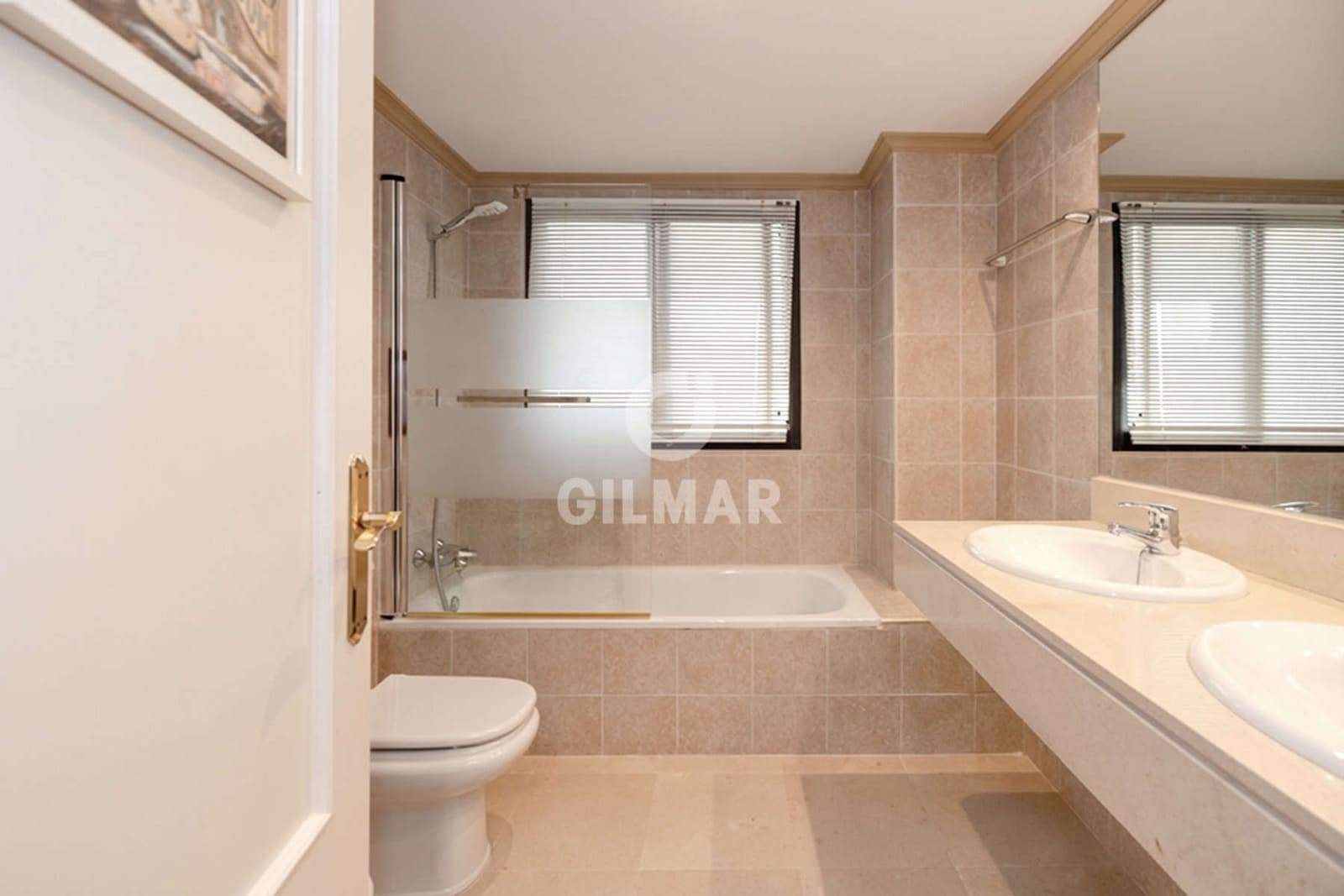 3 bedroom Flat for sale in Estepona with garage - € 490,000 (Ref: 9476269)