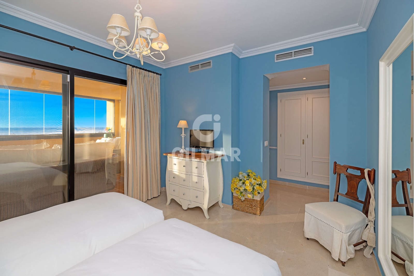 3 bedroom Flat for sale in Estepona with garage - € 490,000 (Ref: 9476269)