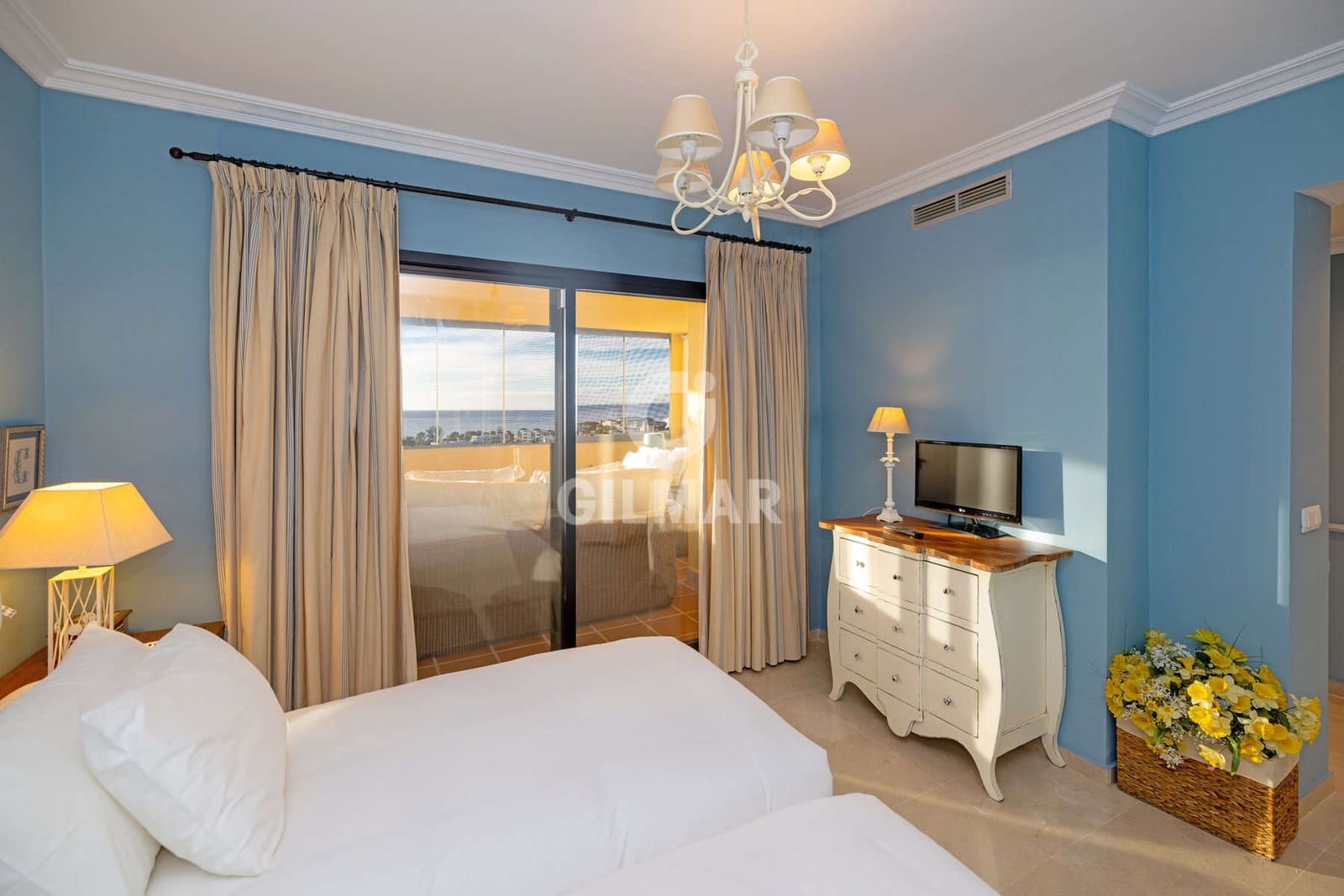 3 bedroom Flat for sale in Estepona with garage - € 490,000 (Ref: 9476269)