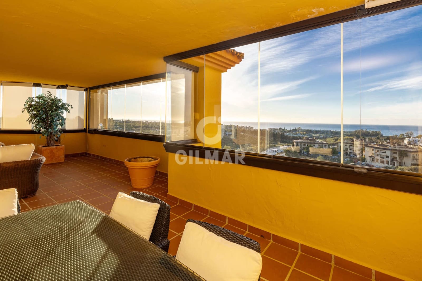 3 bedroom Flat for sale in Estepona with garage - € 490,000 (Ref: 9476269)