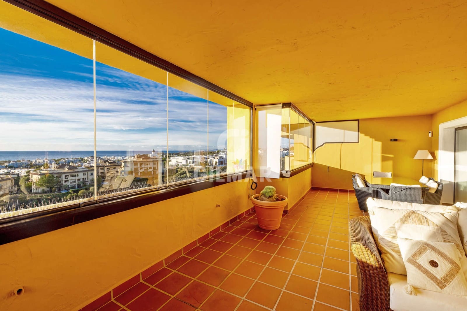 3 bedroom Flat for sale in Estepona with garage - € 490,000 (Ref: 9476269)