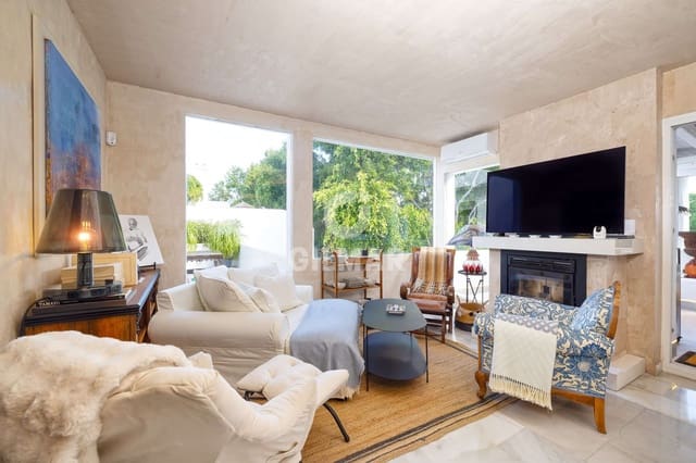 Ático de 4 habitaciones en Atalaya-Isdabe, Estepona en venta - 1.585.000 € (Ref: 9481452)