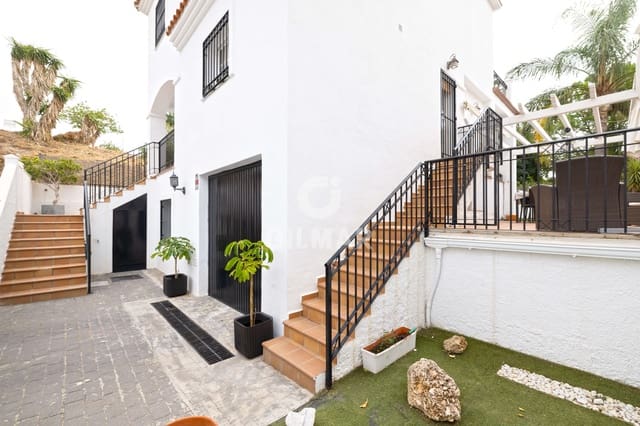 5 chambre Villa/Maison à vendre à Torrequebrada, Benalmádena avec piscine garage - 995 000 € (Ref: 9481627)